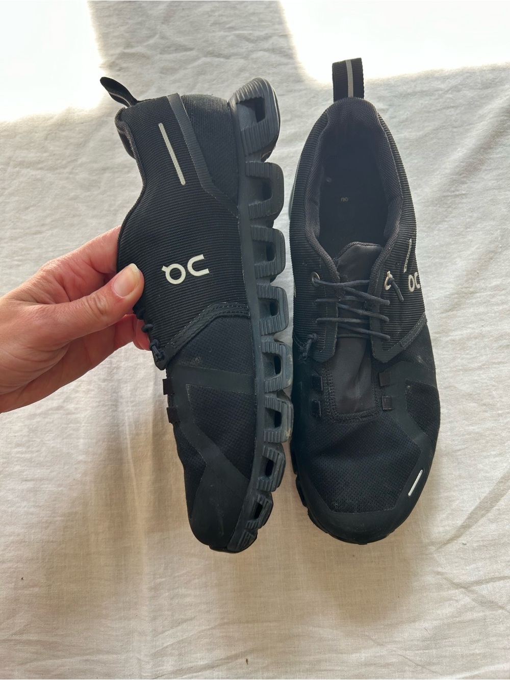 On Running Women’s Black Cloud-Style Lightweight Sneakers